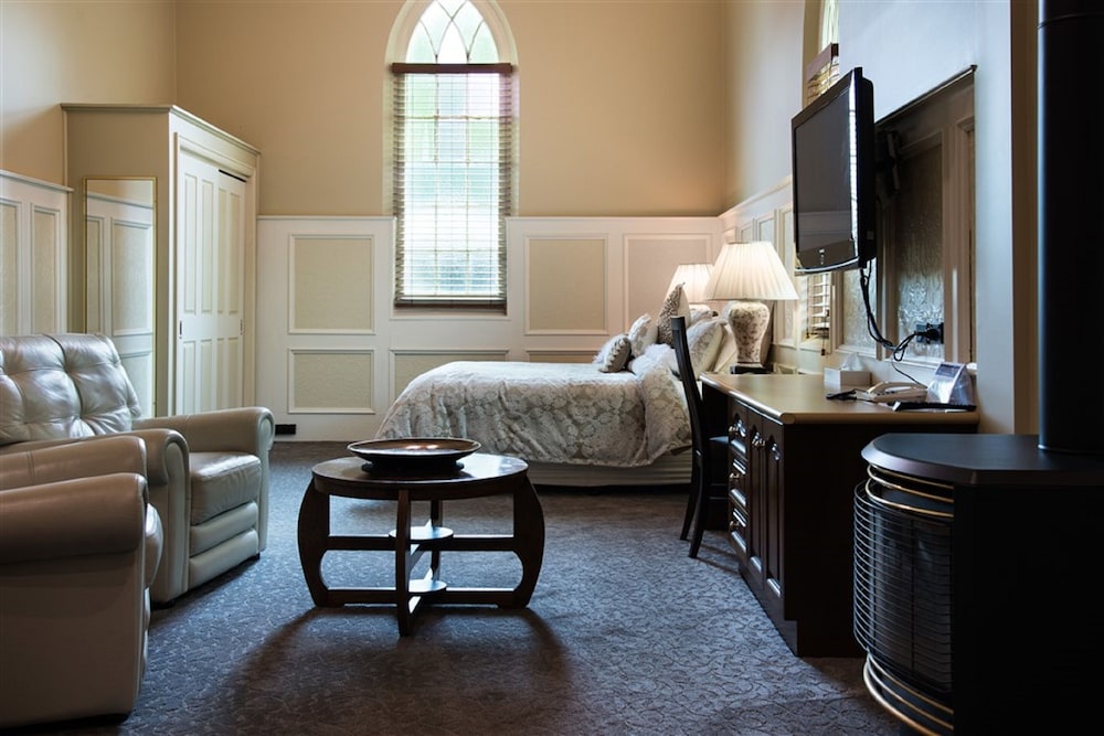 Luxury King Suite photo 1