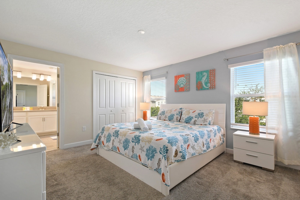 House, Multiple Beds, Pool Access, Pool View (820PBD_M CG)