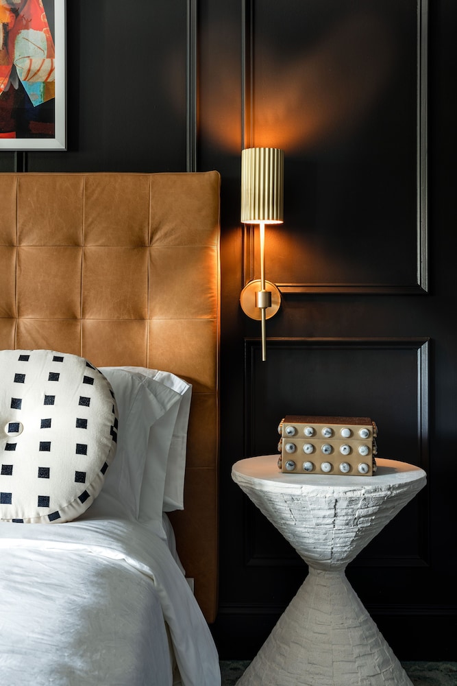 Luxury Single Room (Oxford Suite) photo 3