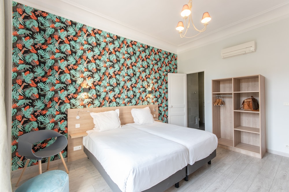 Deluxe Room - Photo 2