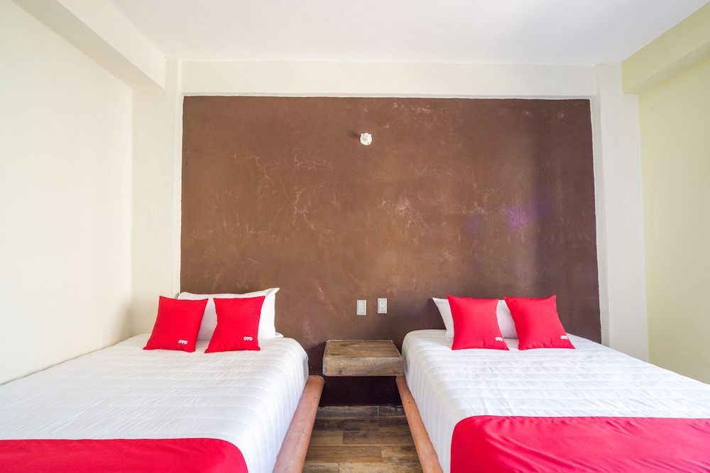 Standard Room, 2 Queen Beds photo 3