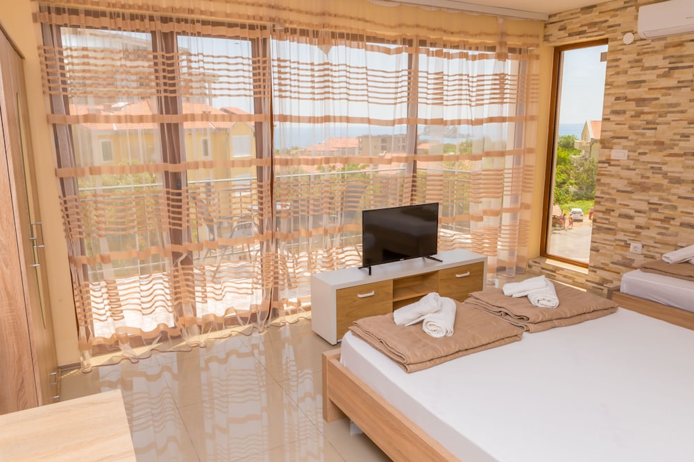 Deluxe Triple Room (C) photo 1