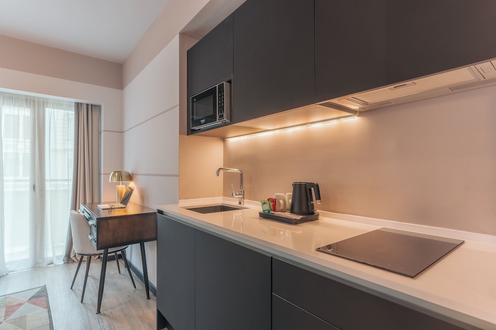 Junior Suite (2 Extra Beds) - Photo 4