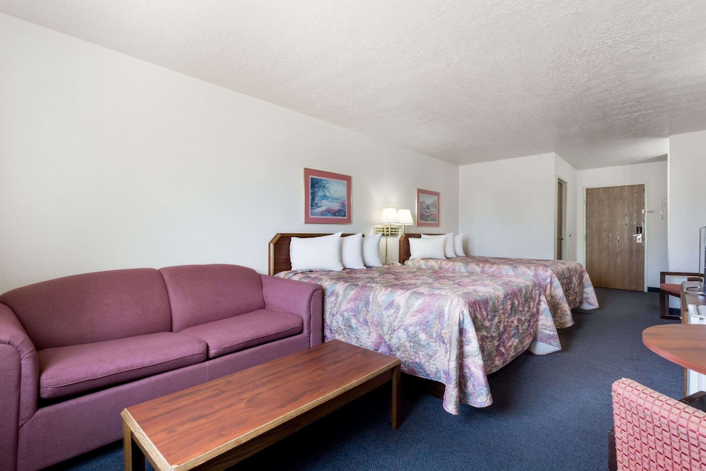 Studio Suite, 2 Queen Beds, Non Smoking photo 2