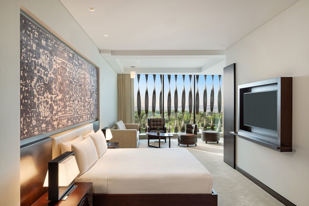 Junior Suite, 1 King Bed with Sofa bed - Photo 5