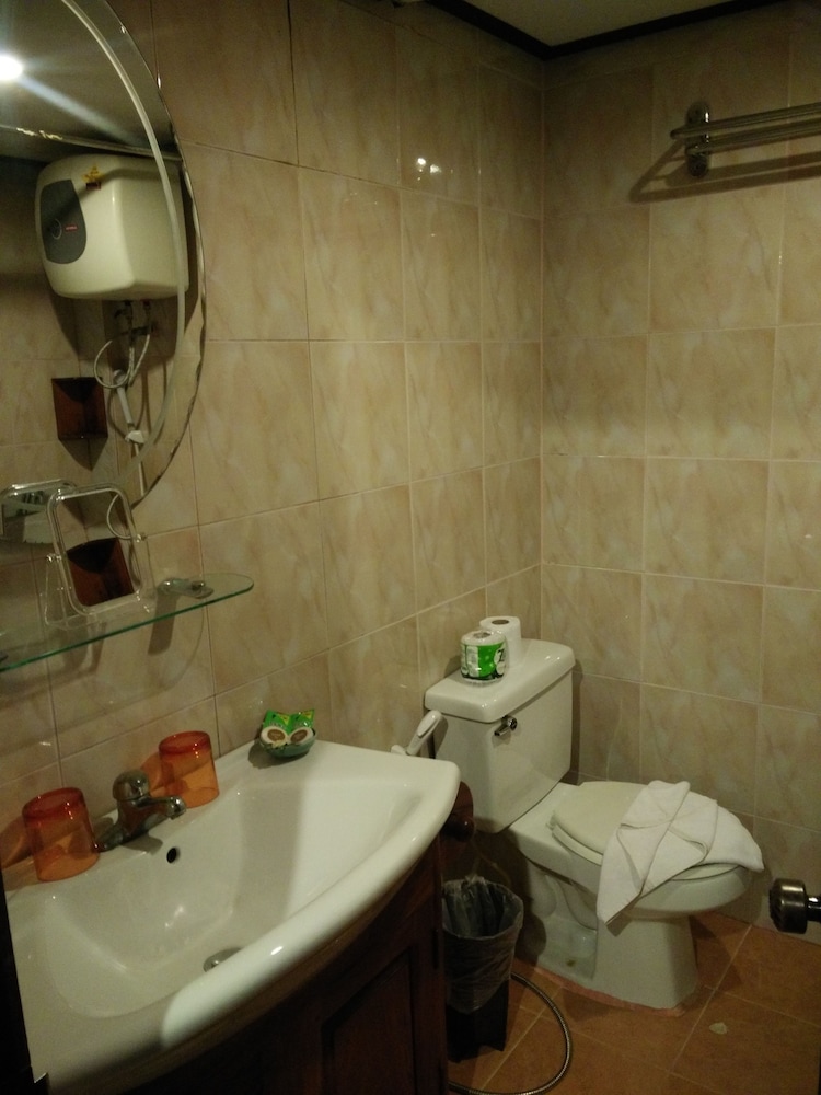 Standard Double Room Only - NO View - NO Breakfast photo 3