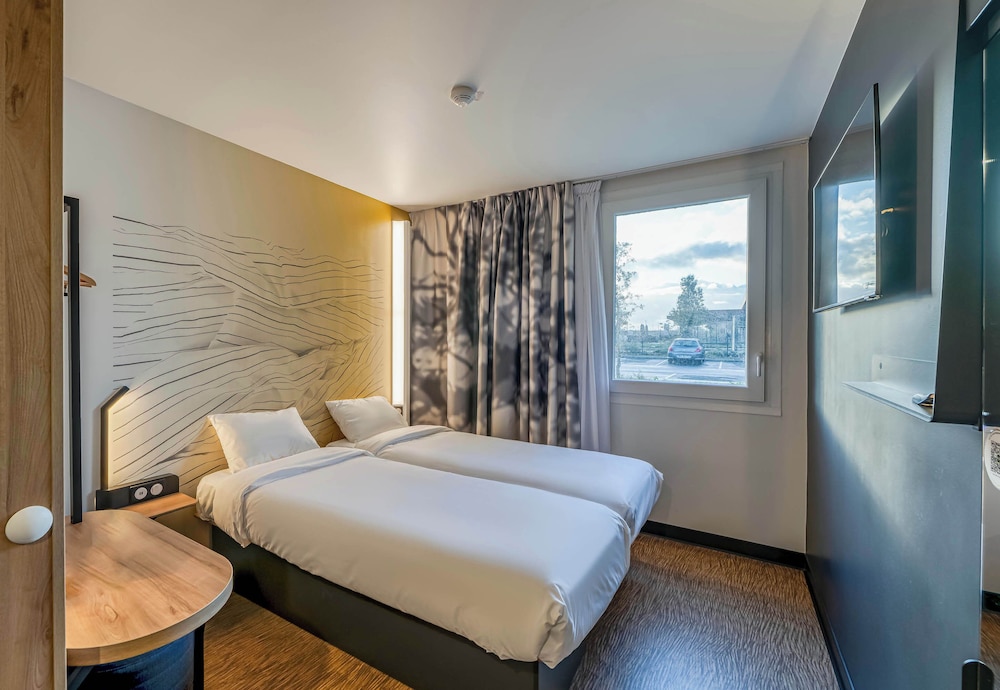 Twin Room, Non Smoking - Photo 1