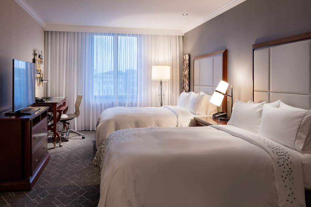 Club Room, 2 Queen Beds - Photo 4