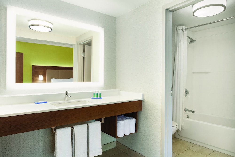 Suite, 1 King Bed, Accessible, Non Smoking (Communication) photo 2