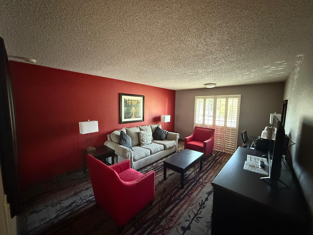 Business Suite, 1 Queen Bed with Sofa bed, Non Smoking, Corner - Photo 3