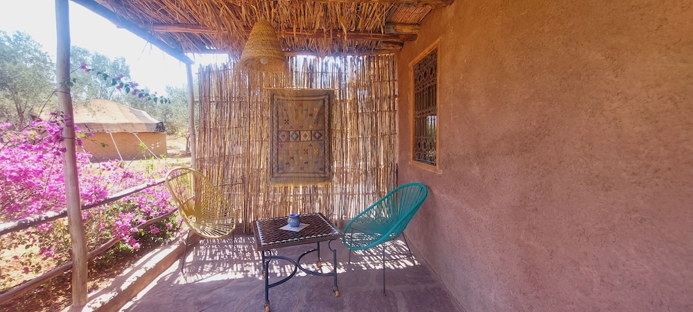 Standard House - Photo 4