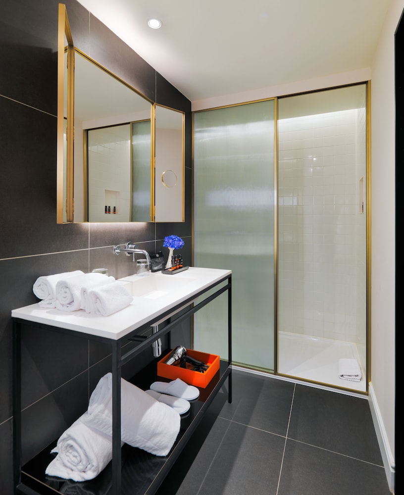 Deluxe Double Room, Terrace, Garden View thumbnail 5