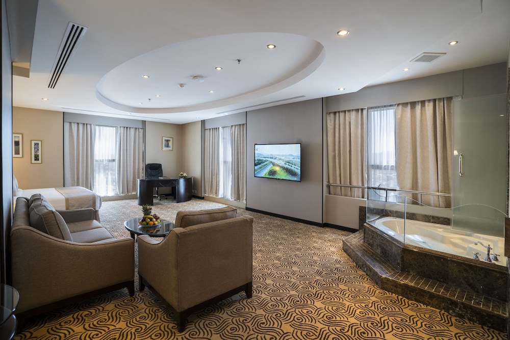 Royal Suite, Jetted Tub