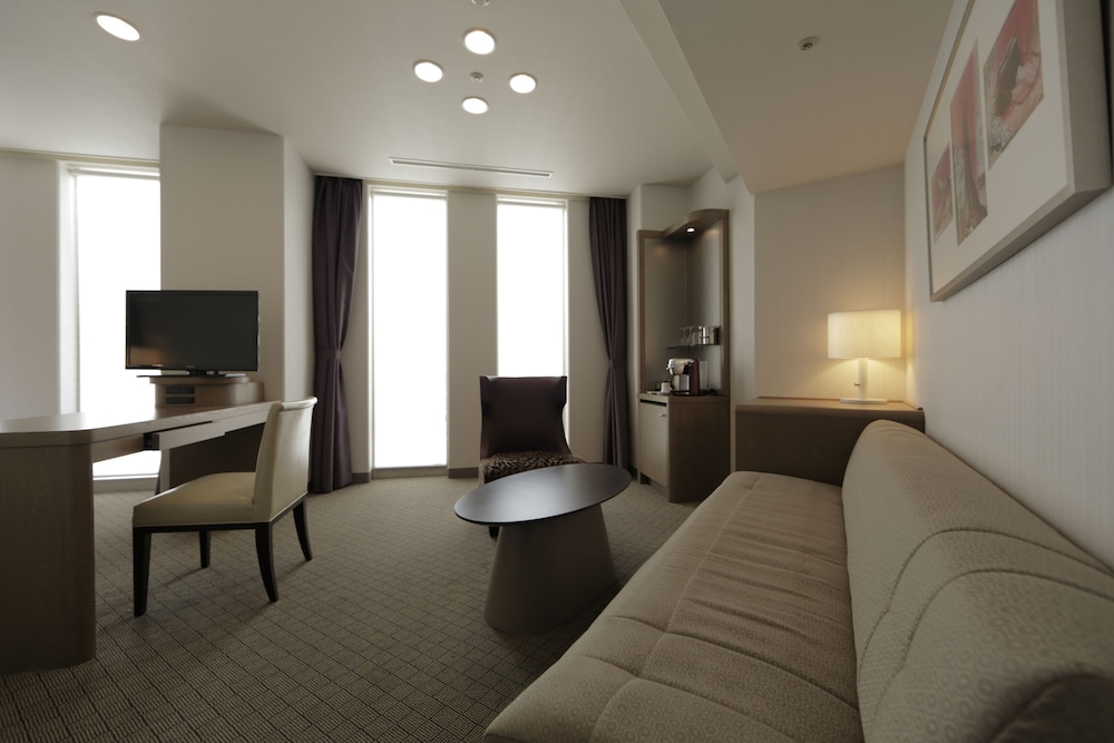 Deluxe Room, 1 King Bed with Sofa bed, Non Smoking - Photo 3