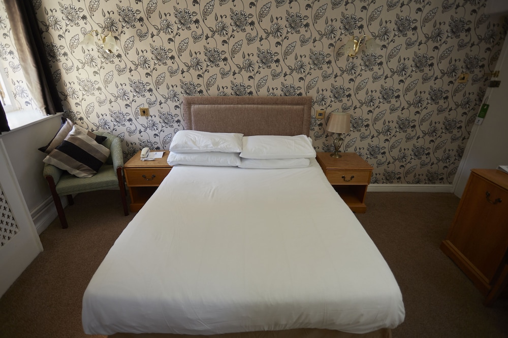 Superior Room, 1 King Bed, Non Smoking (Walk-in Shower) photo 3