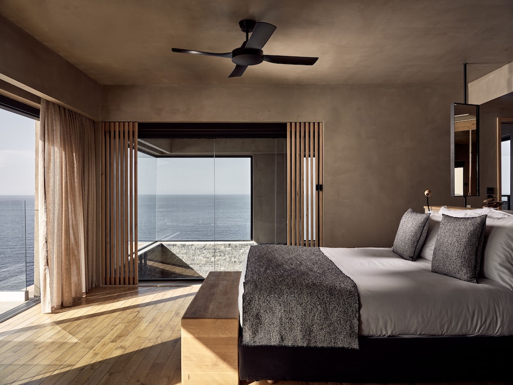Acroterra Villa (2 Bedroom Villa with private Infinity pool)