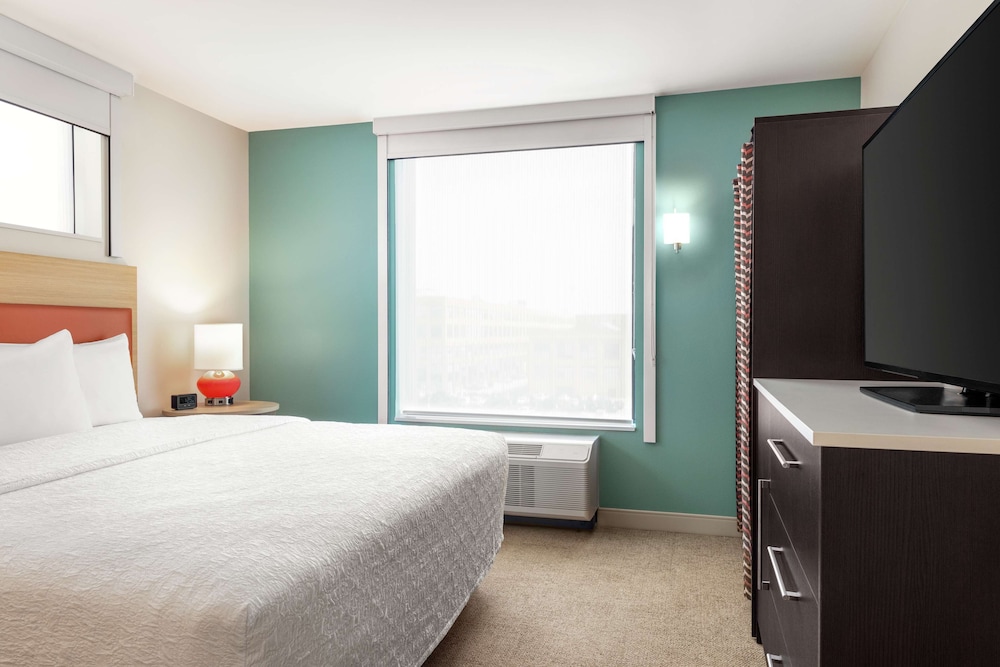 Suite, 1 King Bed, Accessible, Bathtub (Mobility & Hearing) - Photo 4