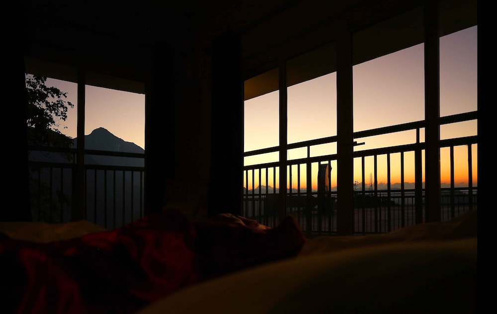 Premium Room, 1 King Bed photo 3