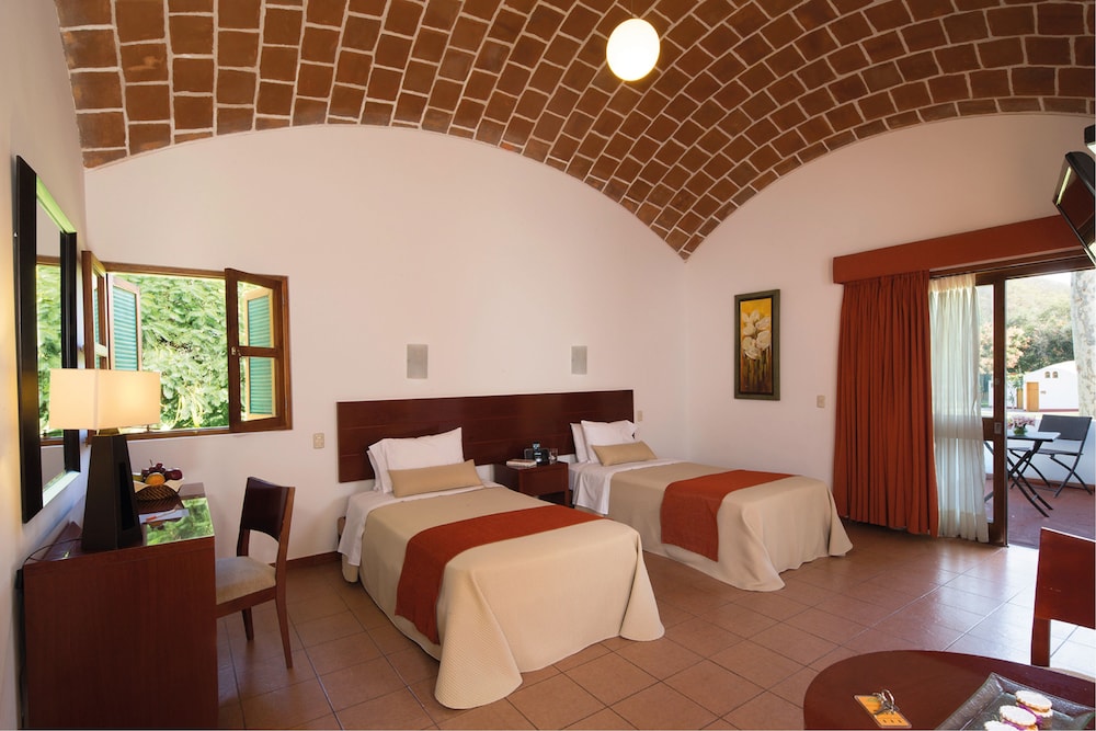 Standard Twin Room - Photo 3
