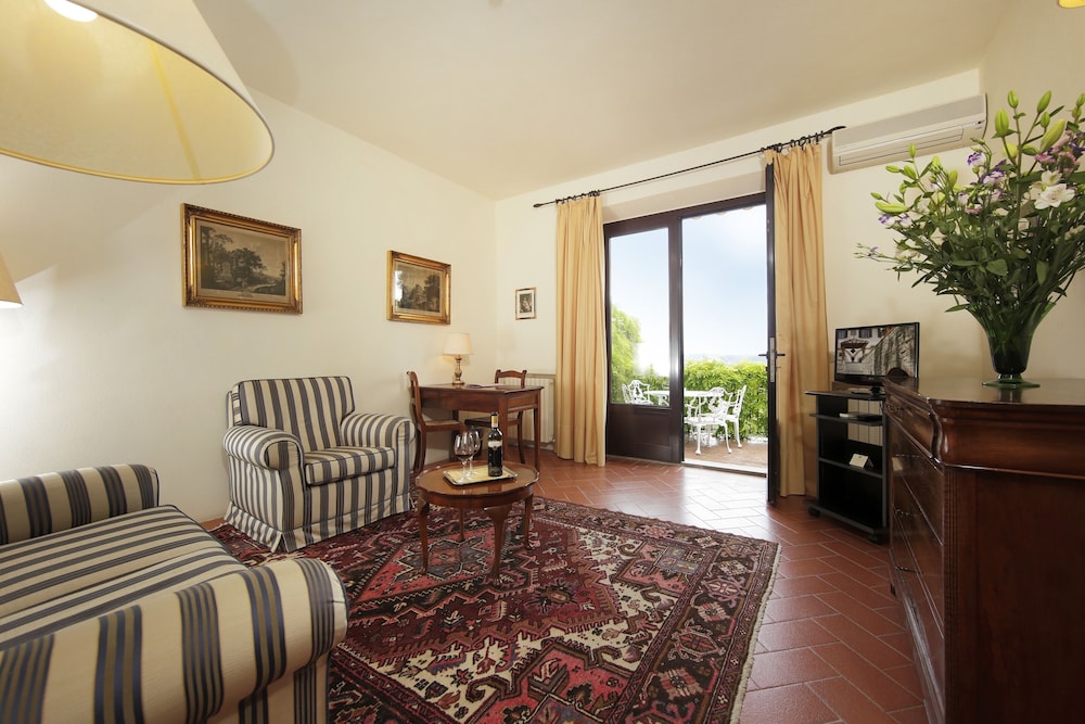 Manor House Balcony Suite - Photo 10
