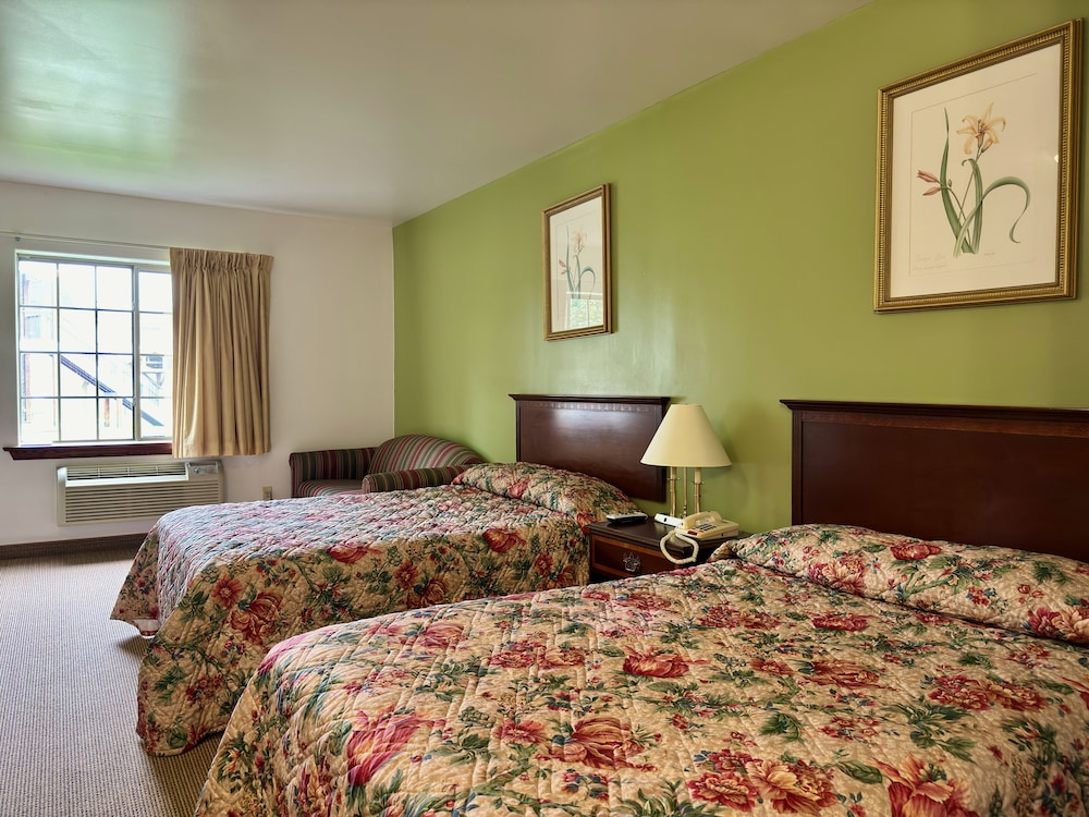Room, 1 King Bed, Non Smoking - Photo 8