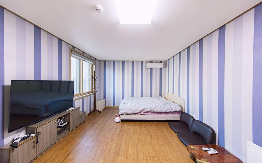 202 photo 3