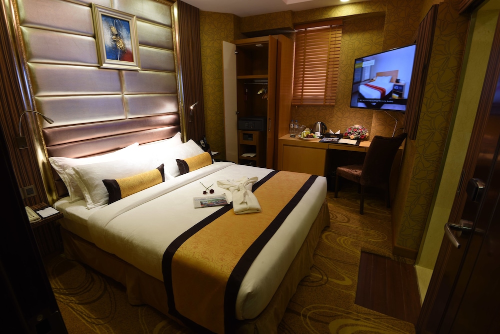 Superior Room, 1 Queen Bed, Non Smoking photo 2