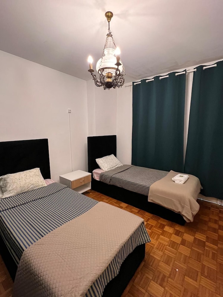 Basic Double Room (Quarto 2 andar frente) photo 3