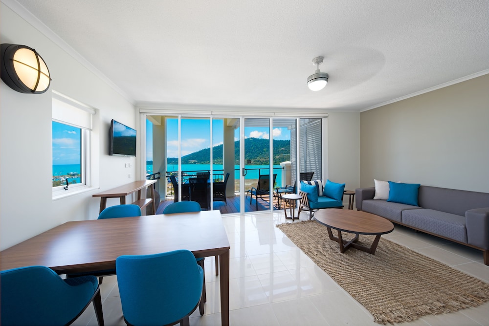3 Bedroom 3 Bathroom Top Floor Spa Penthouse - Photo 15