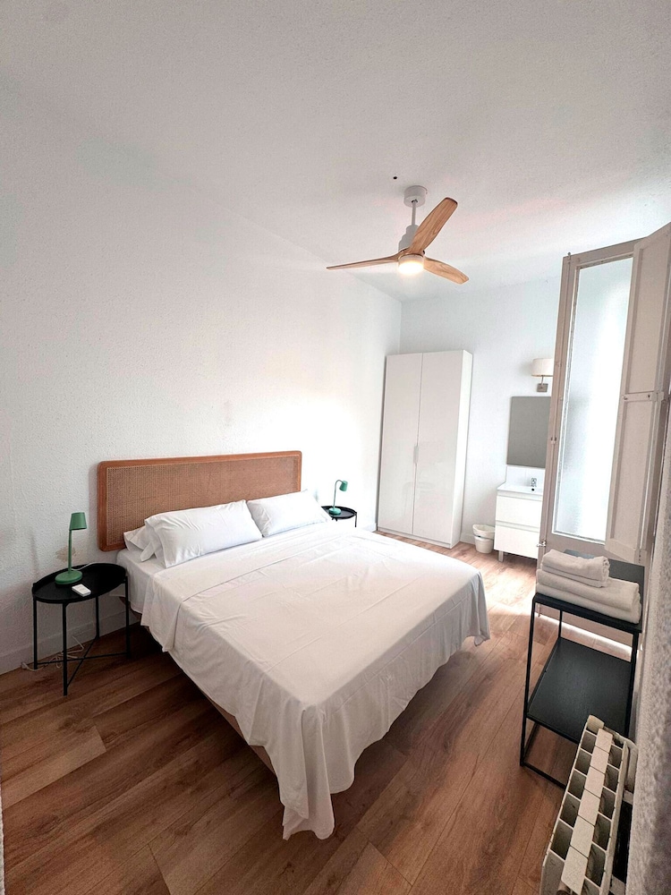 Basic Double Room, Courtyard View photo 3