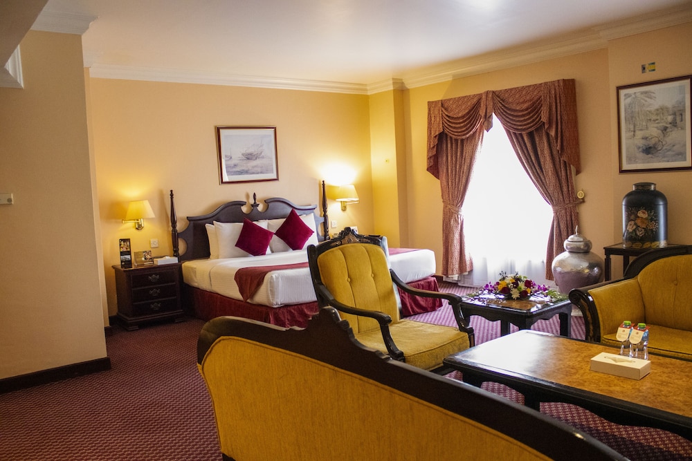 Suite, 1 King Bed - Photo 5