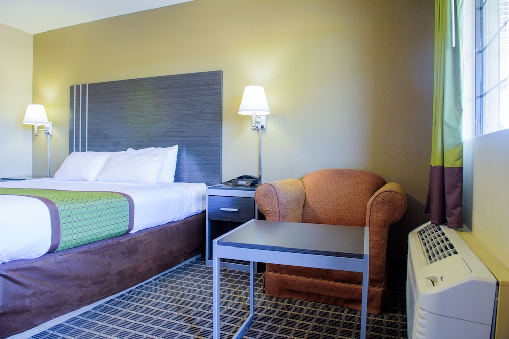 Standard Room, 1 King Bed, Non Smoking - Photo 4