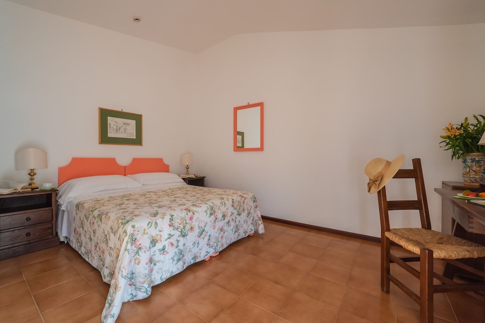 Classic Double or Twin Room - Photo 4