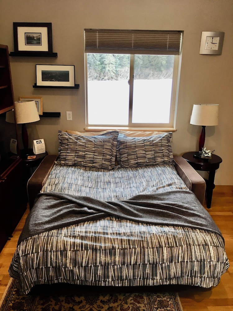 Bear Lake Deck Suite, Lake Views, 1 Bedroom, Kitchen, PRIVATE Bath photo 1
