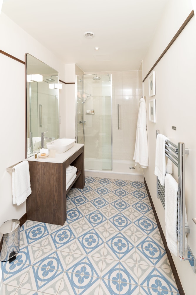 Suite - Photo 6