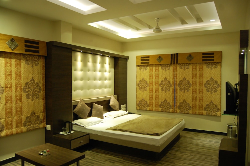 VIP Room - Photo 1