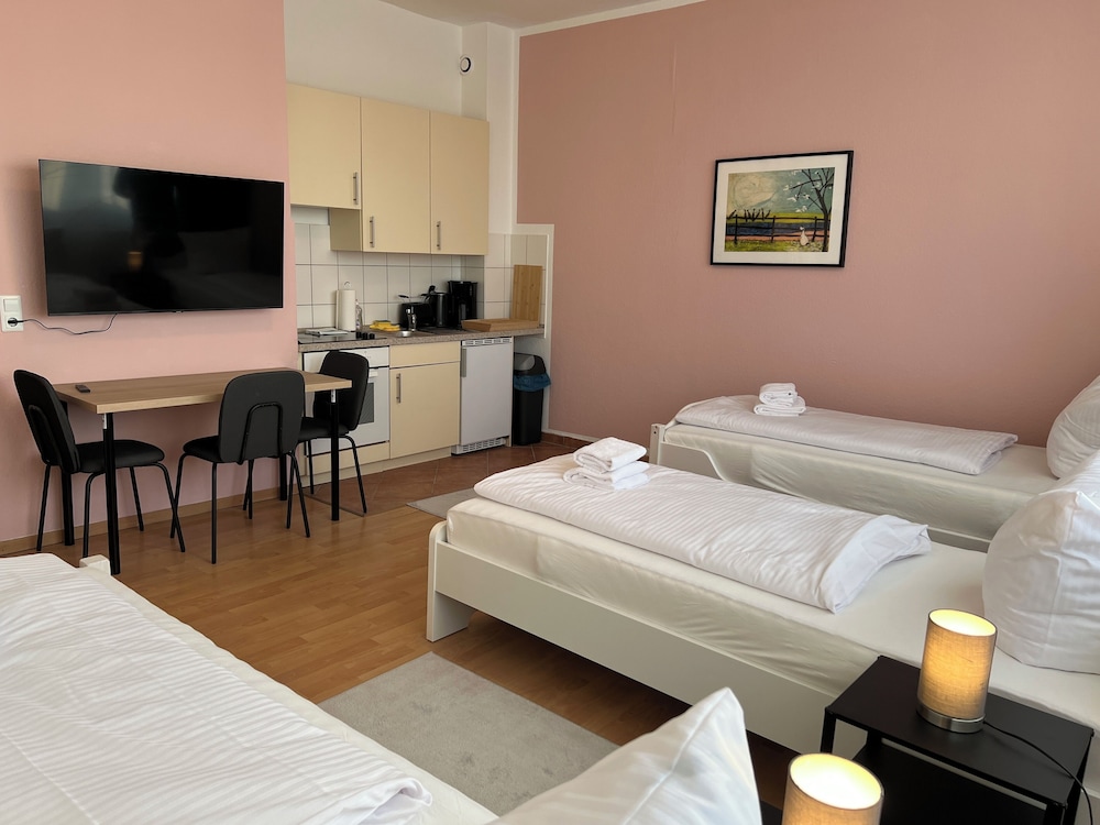 Standard Studio, 1 Bedroom (Excluding 85 Euro Cleaning Fee) photo 2
