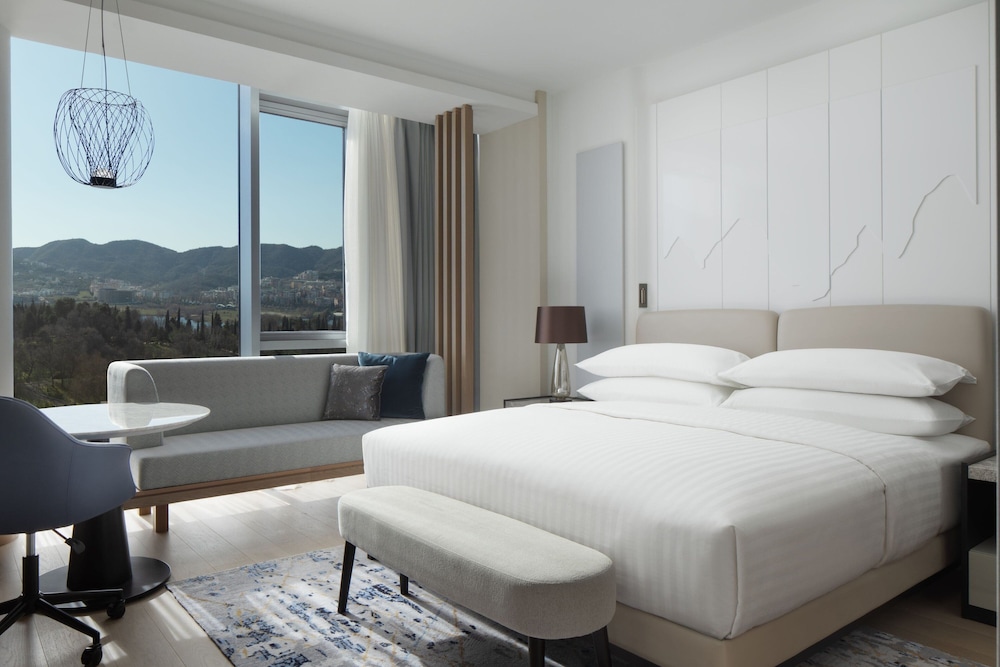 Club Room, 1 King Bed photo 1