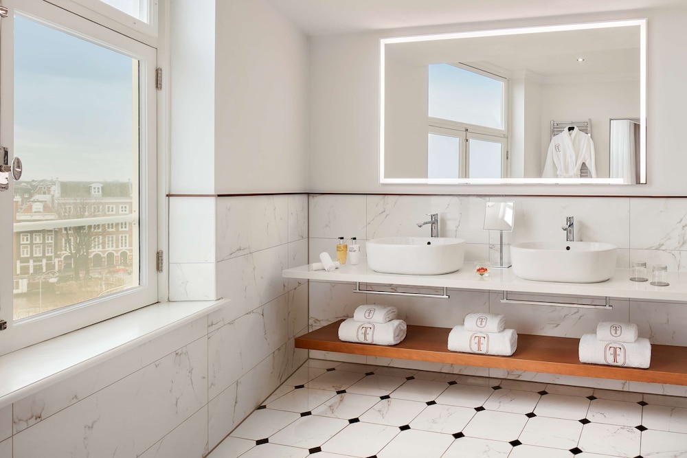 Canal View Suite (Extra Bed 3 Adults) thumbnail 5