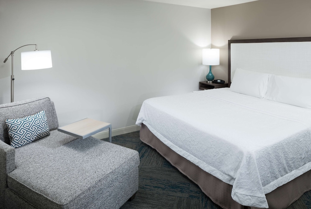 Room, 1 King Bed, Accessible, Bathtub (Mobility & Hearing) - Photo 3
