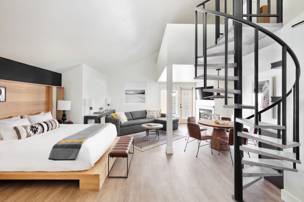 Adventurer Loft Suite | King + King + Sofa Sleeper - Photo 4
