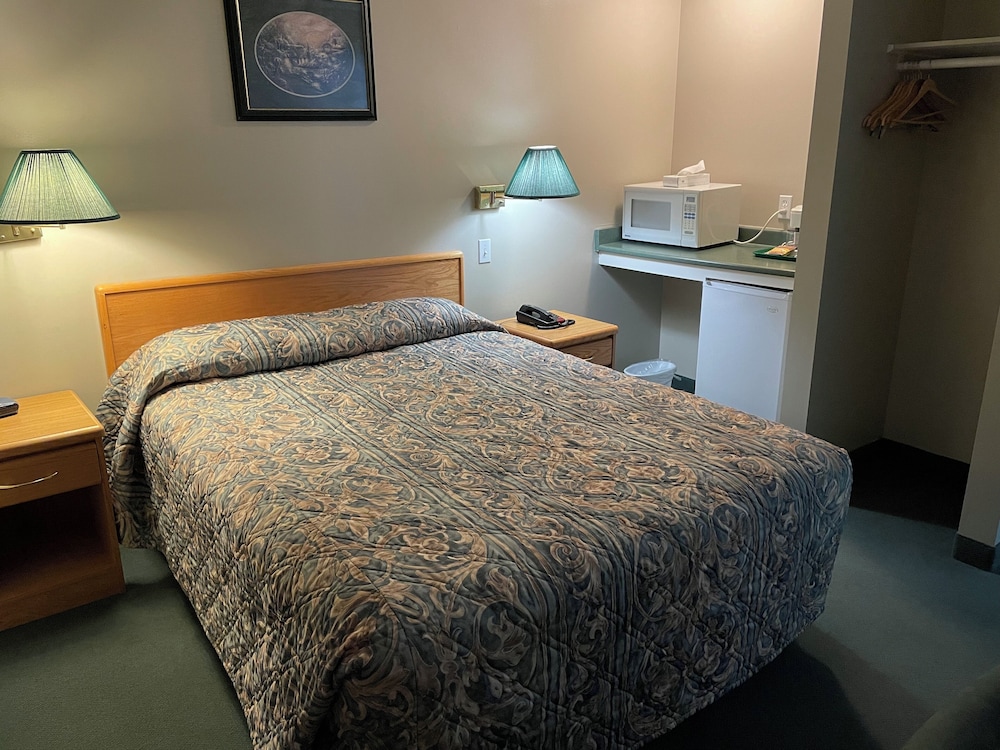 Standard Room, 1 Queen Bed photo 1