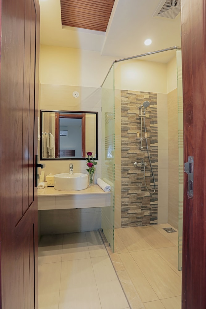 Queen Suite photo 2