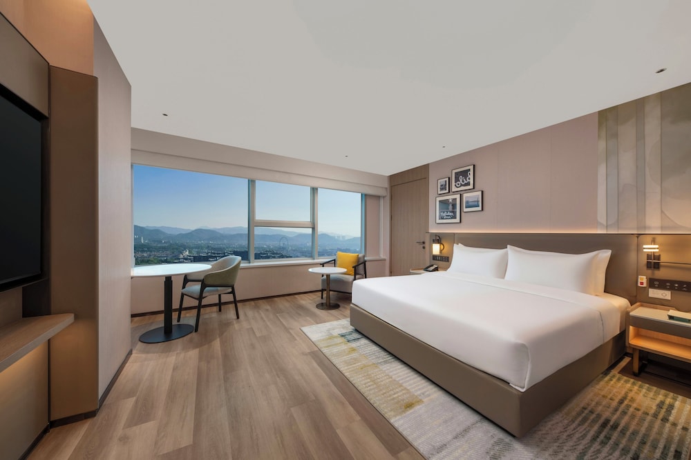 Premium Room, 1 King Bed, Accessible, City View
