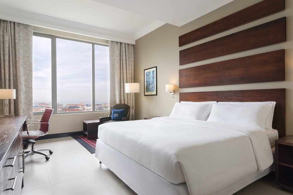 Executive Room, 1 King Bed - Photo 2