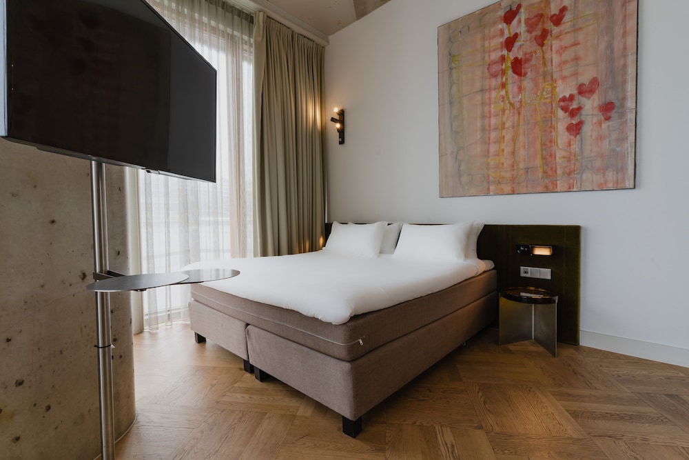 Junior Suite, 1 Twin Bed, Lake View
