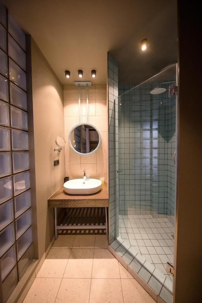 Standard Double or Twin Room, City View - Photo 7