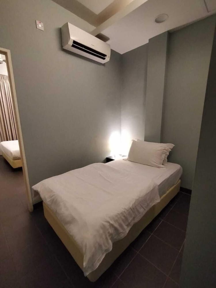 Family Studio, 3 Twin Beds, Non Smoking, Hill View photo 2