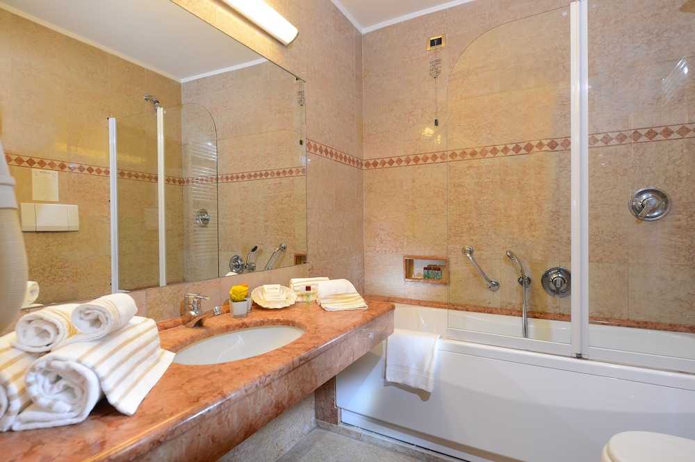 Junior Suite, Canal View thumbnail 5