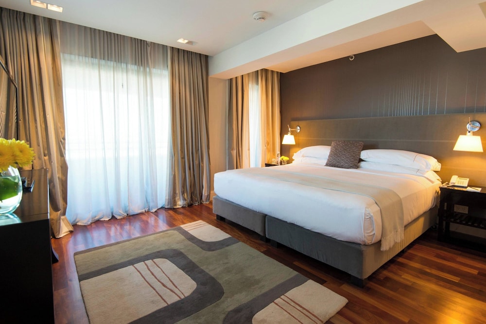 Studio, 1 King Bed, City View (Pool Access)